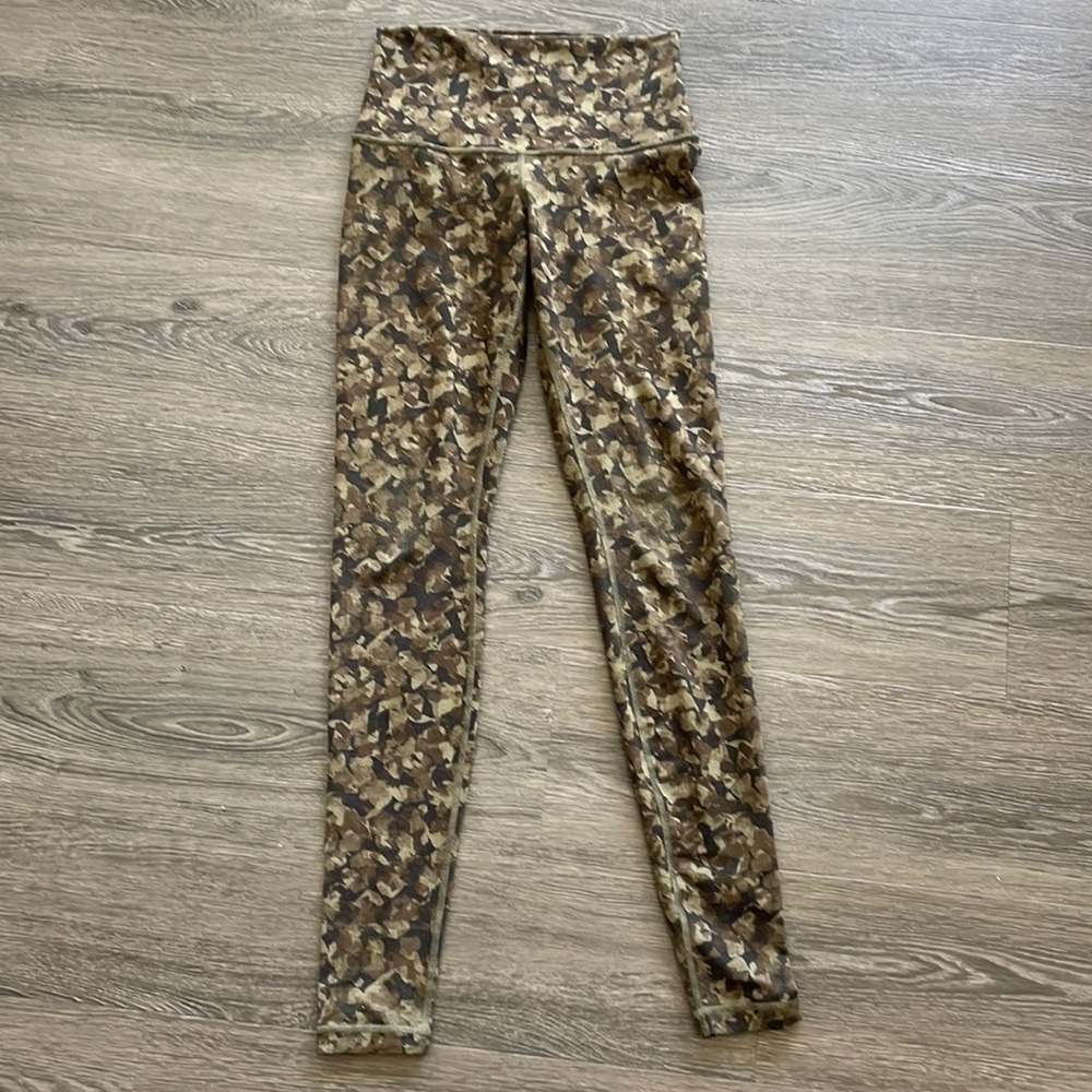 Sz4/6 Lululemon Wunder Under Roll Down Pant in Mystic Jungle VGUC
